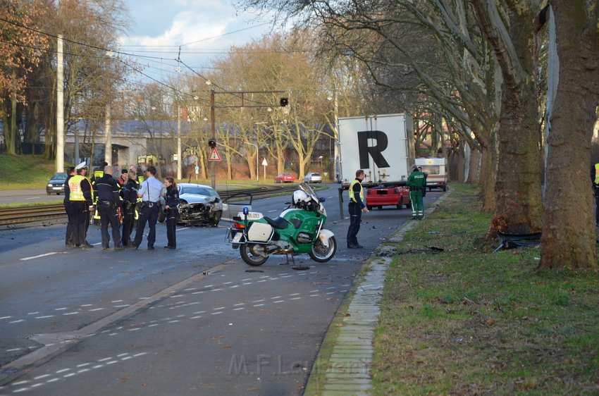 VU PKW Baum Koeln Muelheim Pfaelzischer Ring P041.JPG